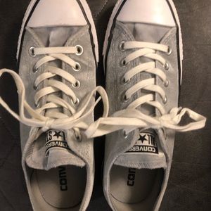 Women’s size 7 converse